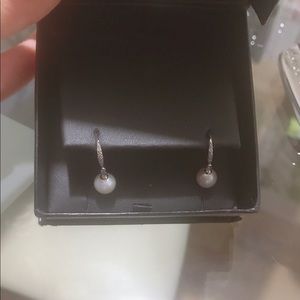 Dazzling pearl earrings